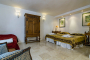 3 single beds in lower floor apartment